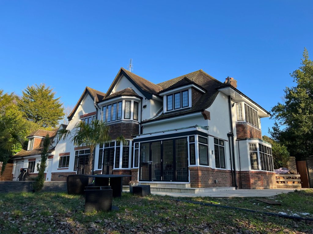 Detached home finished in smooth render, seen from the side